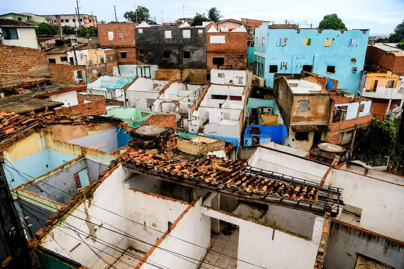 Colapso do solo em quatro bairros obrigou moradores e comerciantes a deixarem essas áreas e buscar reparação