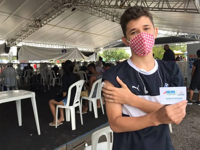 Imagem ilustrativa da imagem MACEIÓ APLICA HOJE 1ª DOSE EM JOVENS DE 12 A 17 ANOS COM COMORBIDADES