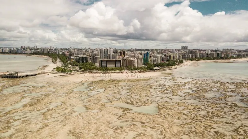 A capital dos alagoanos chega neste 5 de dezembro com mais dignidade na grota e na orla