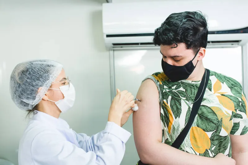 Imagem ilustrativa da imagem MACEIÓ JÁ VACINOU MAIS DE 50 MIL ADOLESCENTES COM PRIMEIRA DOSE