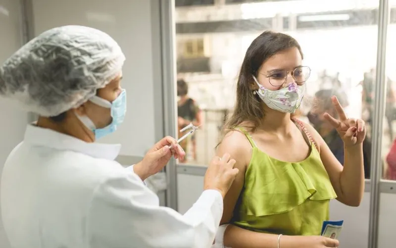 Imagem ilustrativa da imagem MACEIÓ SUSPENDE VACINAÇÃO PARA ADOLESCENTES