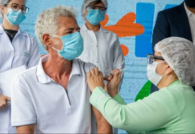 Imagem ilustrativa da imagem MACEIÓ TEM QUASE 79% DA POPULAÇÃO ADULTA VACINADA COM A 1ª DOSE