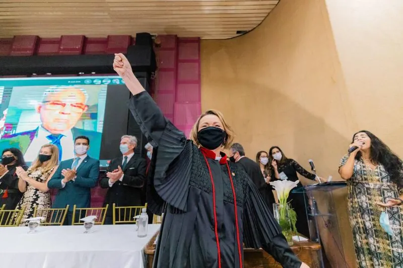 Imagem ilustrativa da imagem MARLUCE CALDAS TOMA POSSE COMO PROCURADORA DE JUSTIÇA