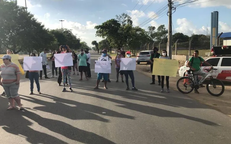 Imagem ilustrativa da imagem MORADORES DA FORENE FAZEM PROTESTO E PEDEM SAÍDA DA EMPRESA VELEIRO