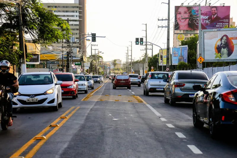 Maceió, 08 novembro 2021
Prefeitura de Maceió implantou um novo binário na Avenidas Comendador Gustavo Paiva, no bairro de Cruz das Almas em Maceió. Alagoas - Brasil.
Foto:@Ailton Cruz