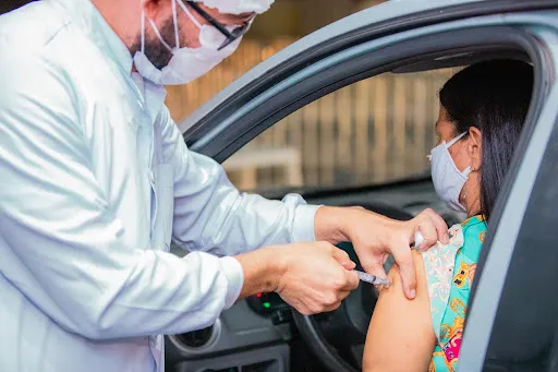 Imagem ilustrativa da imagem MUDANÇA NO INTERVALO ENTRE DOSES PODE EVITAR NOVA INFECÇÃO