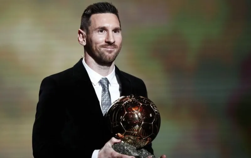 Lionel Messi superou Lewandowski e conquistou a sétima Bola de Ouro da carreira, nessa segunda-feira (29)