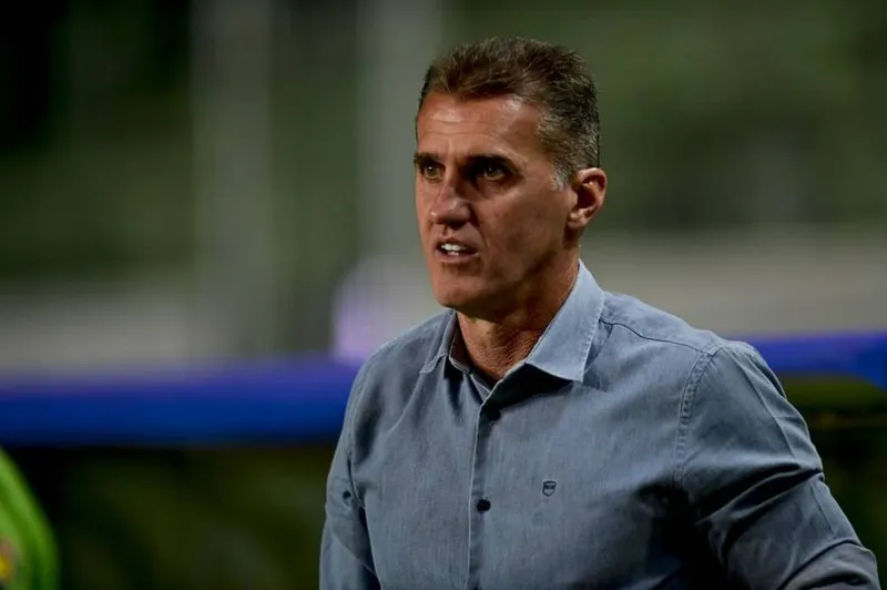 Vagner Mancini deixou o comando do América Mineiro para tentar livrar o Grêmio do rebaixamento à Série B