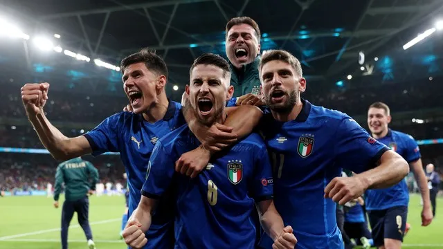Ítalo-brasileiro Jorginho bateu o último pênalti e garantiu a vaga na final