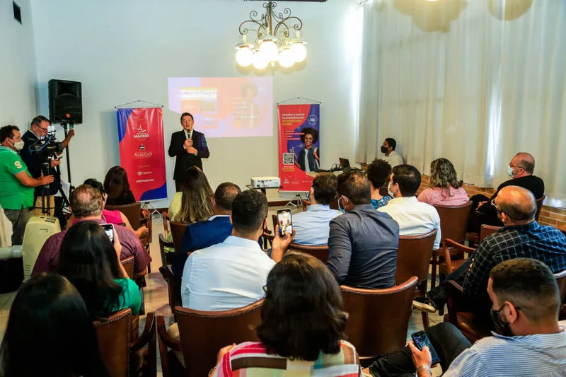 Plataforma de ensino preparatório para os estudantes foi lançada ontem com convidados