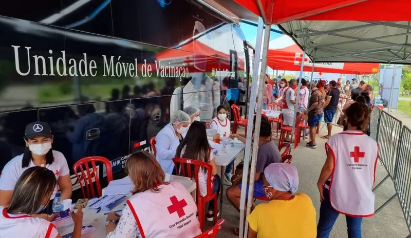 Imagem ilustrativa da imagem ÔNIBUS DA VACINAÇÃO ITINERANTE JÁ IMUNIZOU MAIS DE 9 MIL PESSOAS