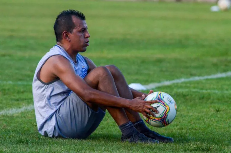 Meia Didira é regularizado pode ser uma das novidades no reencontro entre Londrina e CSA, no Estádio do Café