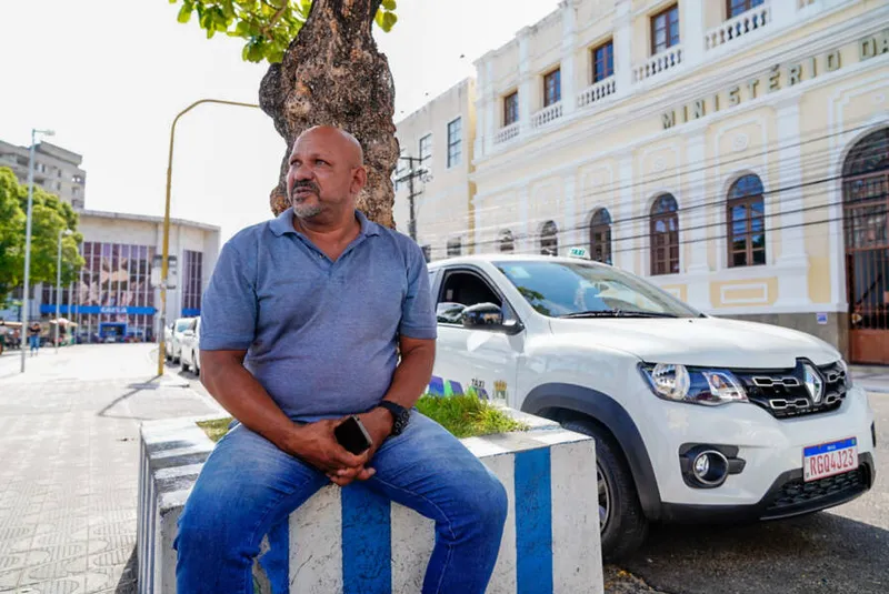 Imagem ilustrativa da imagem PARA SOBREVIVER, TAXISTAS ACEITAM ABRIR MÃO ATÉ DA BANDEIRA DOIS
