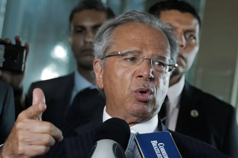 Paulo Guedes: “Vamos para o risco, preferimos errar para o outro lado [corte de receitas]”