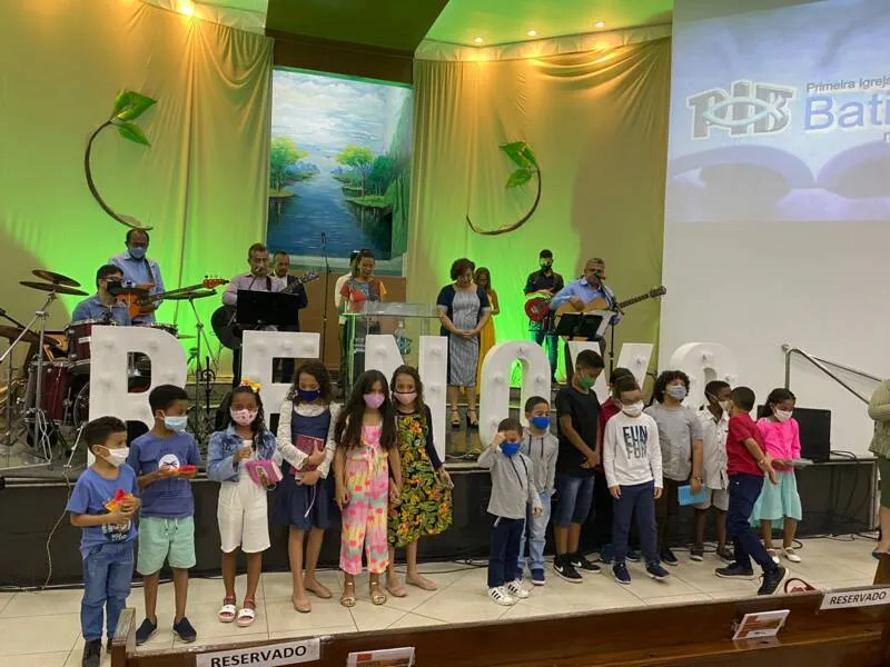 Pequeninos irão se divertir e saborear diversas guloseimas, ao som de cânticos e ensinamentos da palavra de Deus