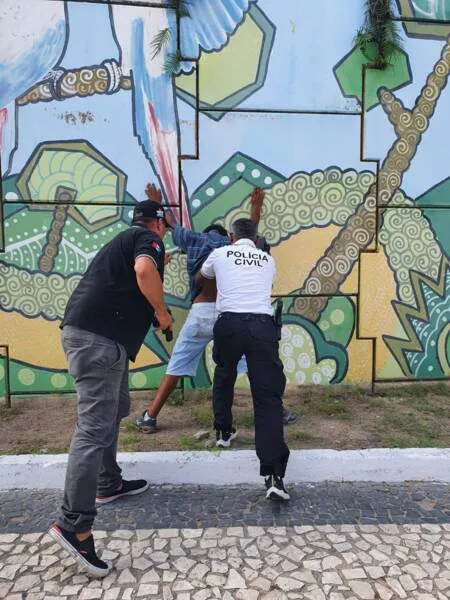 Imagem ilustrativa da imagem PRESO CONFESSA ASSASSINATO DE GARI DENTRO DE ÔNIBUS, DIZ POLÍCIA