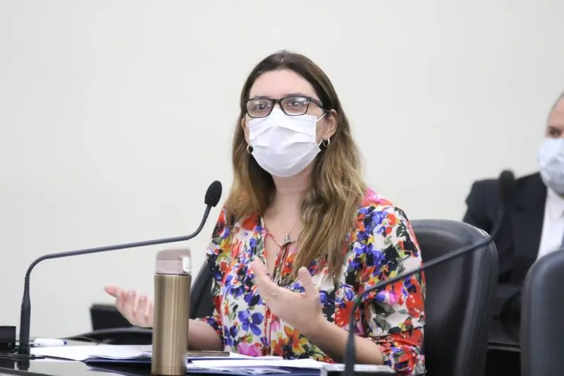 Jó sugere que qualquer pessoa, desde que cumpra os requisitos, pode concorrer ao cargo