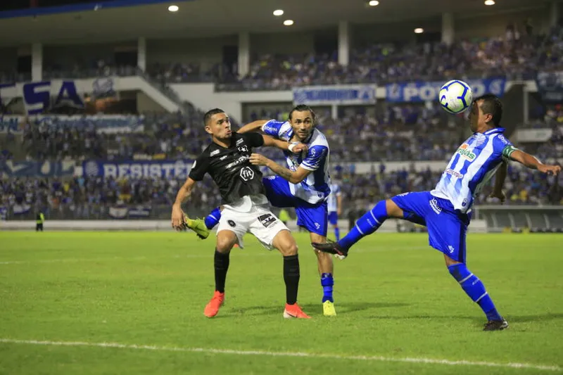 Maceió, 09 de junho de 2019
Lance do jogo entre CSA e Botafogo. Partida válida pela 8ª rodada da Série A, do Campeonato Brasileiro, realizada no Estádio Rei Pelé. Alagoas - Brasil.
Foto: ©Ailton Cruz