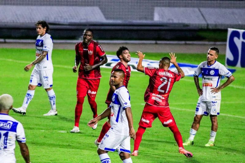 Maceió, 12 de junho de 2021
Lance do jogo entre CRB X Confiança, partida válida pela 3ª rodada da Série B do Campeonato Brasileiro, realizada no Estádio Rei Pelé em Maceió, Alagoas - Brasil.
Foto: Ailton Cruz