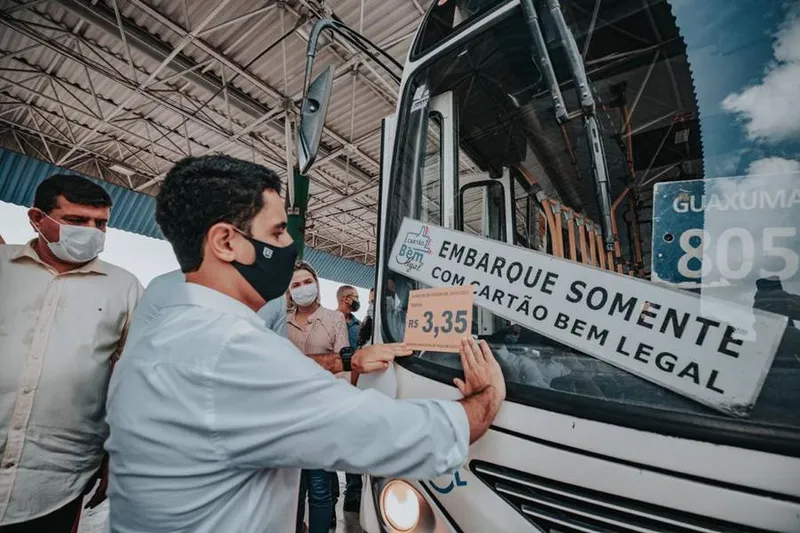 O prefeito JHC diz que firmou compromisso para beneficiar a população da capital alagoana
