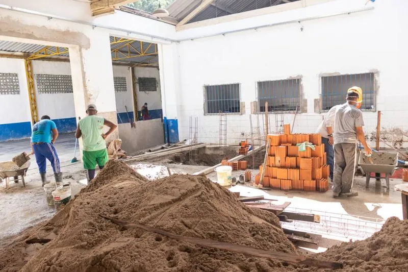 Imagem ilustrativa da imagem REFORMA DE ESCOLA EM FERNÃO VELHO BENEFICIARÁ MAIS DE 400 ALUNOS
