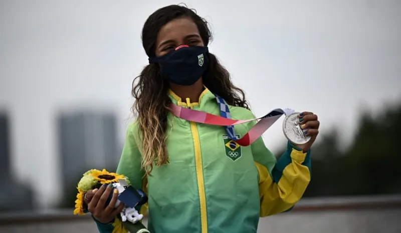 Com a nota de 14,64 pontos, a skatista Rayssa Leal faturou a medalha de prata para o Brasil