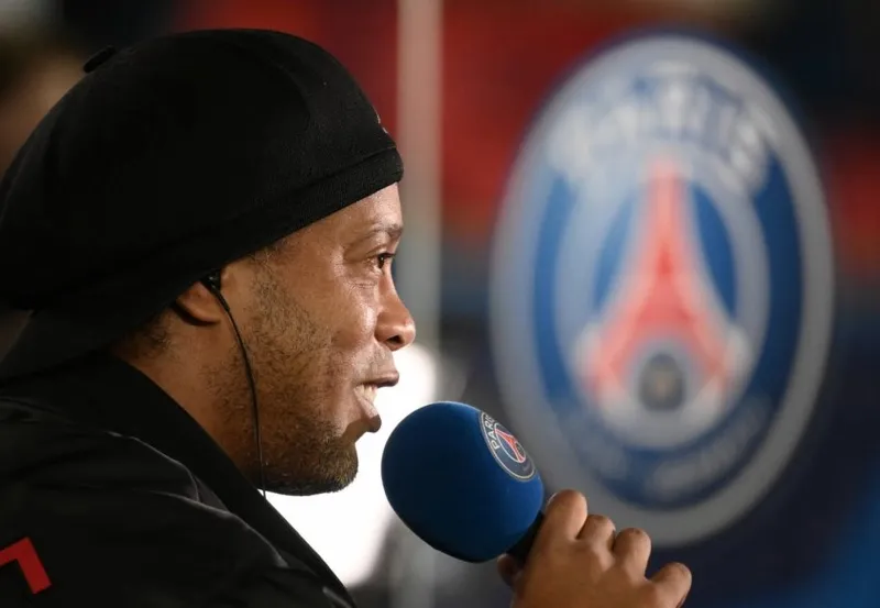 Craque Ronaldinho Gaúcho foi procurado diversas vezes por oficiais de Justiça