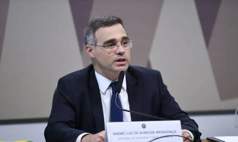 Imagem ilustrativa da imagem SENADO APROVA NOME DE ANDRÉ MENDONÇA PARA O STF
