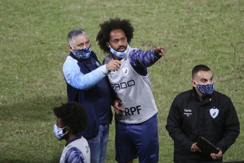 Celsinho, do Londrina, relatou caso de racismo em partida contra o Brusque, válida pela Série B