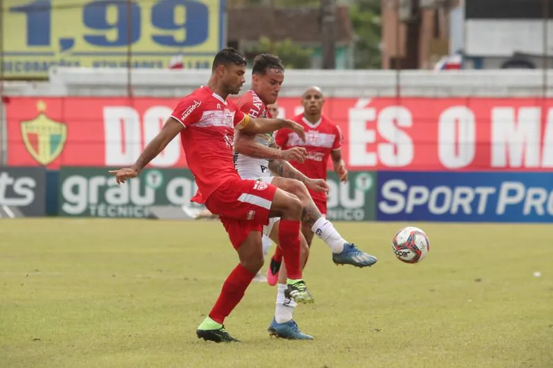 Ao perder para o Brusque, missão do CRB se complicou na busca pelo acesso à Série A