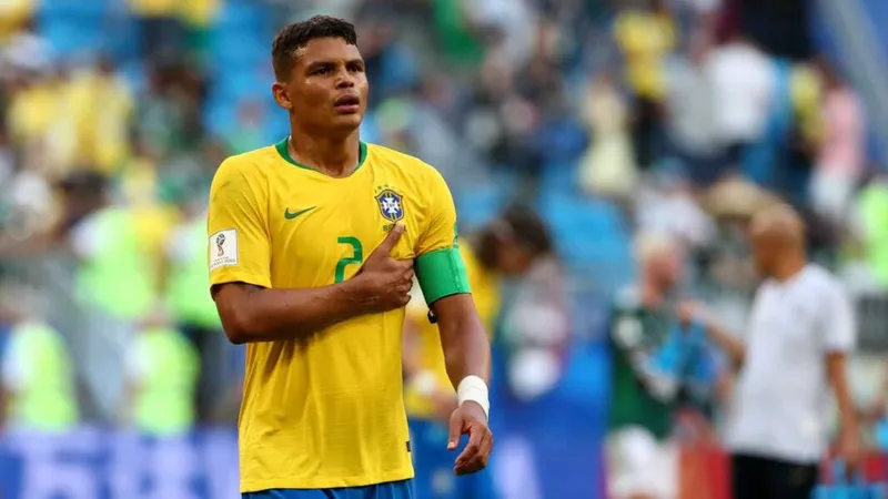 Thiago Silva está entre os atletas que atuam na Inglaterra que foram chamados por Tite, mas têm que estar vacinados