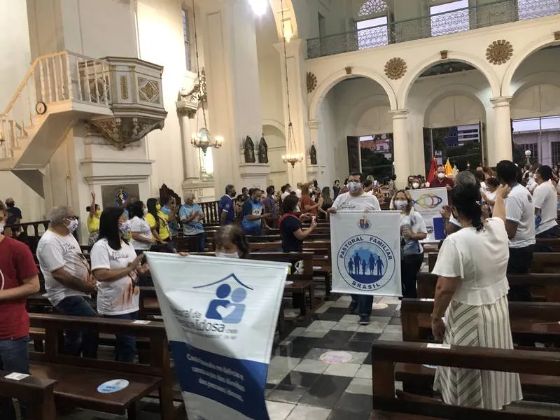 Representantes de movimentos ligados à família estiveram na Catedral de Maceió, no dia 15, para participar da live