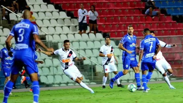 Momento do jogo entre CSA e Vasco, ainda na disputa da Série A de 2019