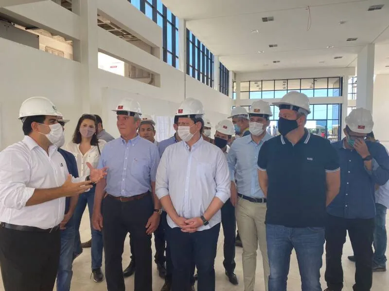 Imagem ilustrativa da imagem TARCISIO FAZ VISITA A OBRAS DO TERMINAL DE PASSAGEIROS DO PORTO