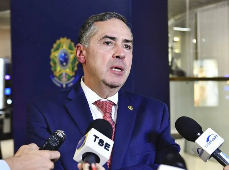 A notícia-crime enviada ao STF pelo TSE é assinada por Barroso; a peça contém o link da live de Bolsonaro "para fins de apuração de possível conduta criminosa"