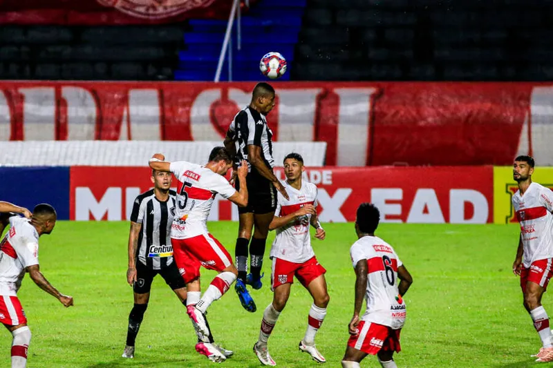 Maceió, 06 de juLHO de 2021
Lance do jogo entre CRB e Botafogo, partida válida pela 10ª rodada da Série B do Campeonato Brasileiro, realizada no Estádio Rei Pelé em Maceió, Alagoas - Brasil.
Foto: Ailton Cruz