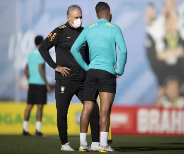 Técnico Tite escondeu a escalação da Seleção Brasileira que vai enfrentar o Chile, nesta quinta-feira