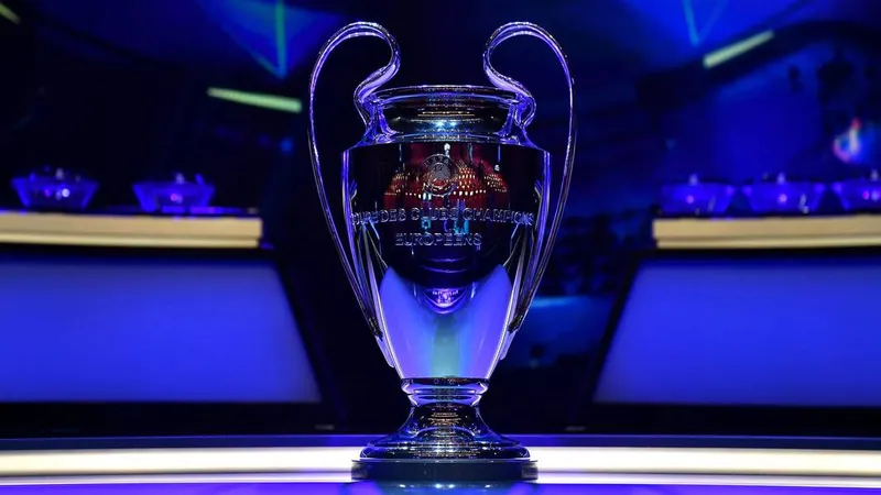 Troféu da Champions League é principal objeto de desejo para as 32 equipes classificadas para a fase de grupos