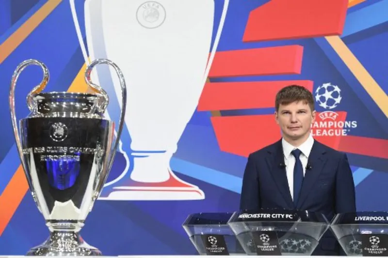 Após um sorteio polêmico, Uefa conseguiu definir todos os confrontos do primeiro mata-mata da Champions