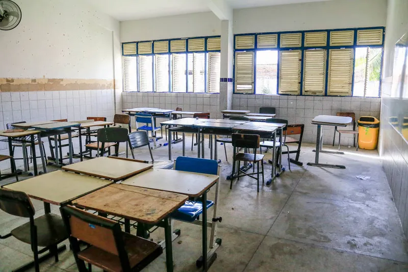 Principal causa do abandono do ensino público estadual e municipais é a alta contaminação
