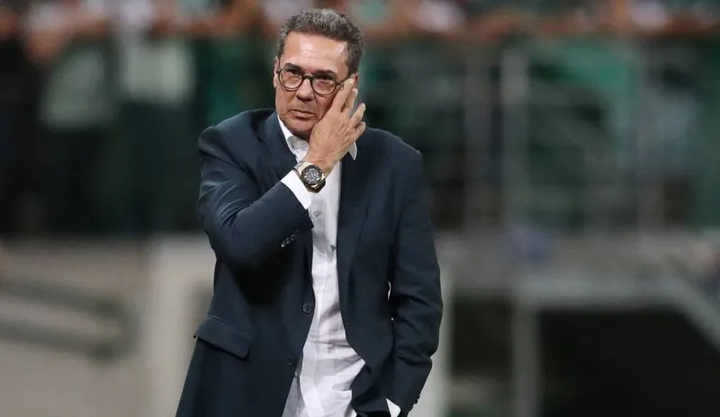 Cruzeiro anunciou nessa terça-feira (3) o retorno do técnico Vanderlei Luxemburgo