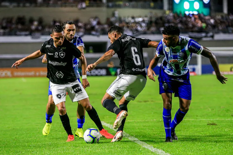 Maceió, 09 de junho de 2019
Lance do jogo entre CSA e Botafogo. Partida válida pela 8ª rodada da Série A, do Campeonato Brasileiro, realizada no Estádio Rei Pelé. Alagoas - Brasil.
Foto: ©Ailton Cruz