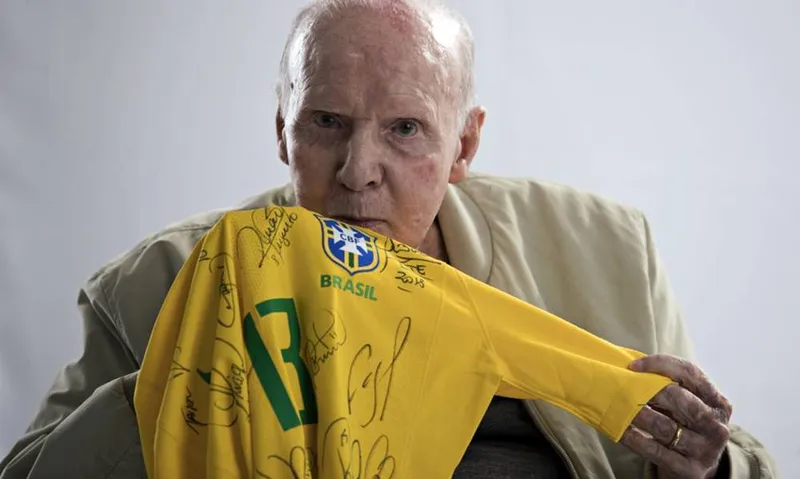 Alagoano Zagallo completou 90 anos nessa segunda-feira (9) e agora tem vida narrada em documentário da Fifa