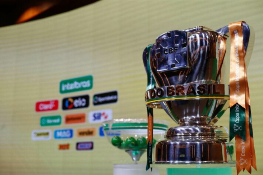 Troféu da Copa do Brasil 2021 é objeto de desejo entre as oito equipes classificadas para as quartas de final