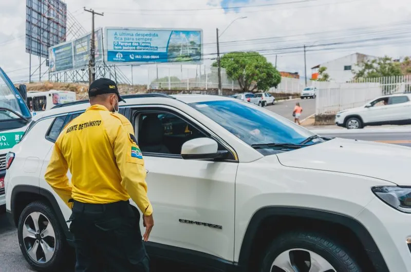 Imagem ilustrativa da imagem AGENTES DE TRÂNSITO FLAGRAM MAIS DE 1.340 INFRAÇÕES POR FALTA DE CINTO