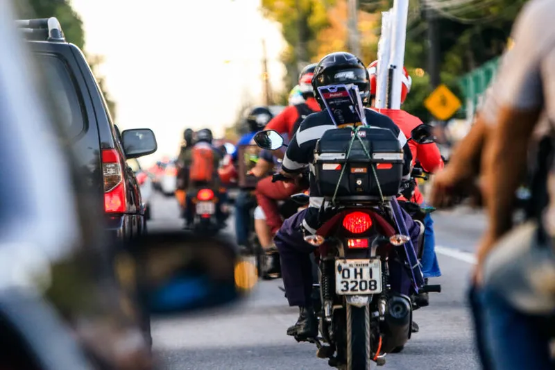 Maceió, 29 de agosto de 2019
Motociclistas na no meio do transito na Avenida Fernandes Lima em Maceió. Alagoas - Brasil.
Foto: ©Ailton Cruz