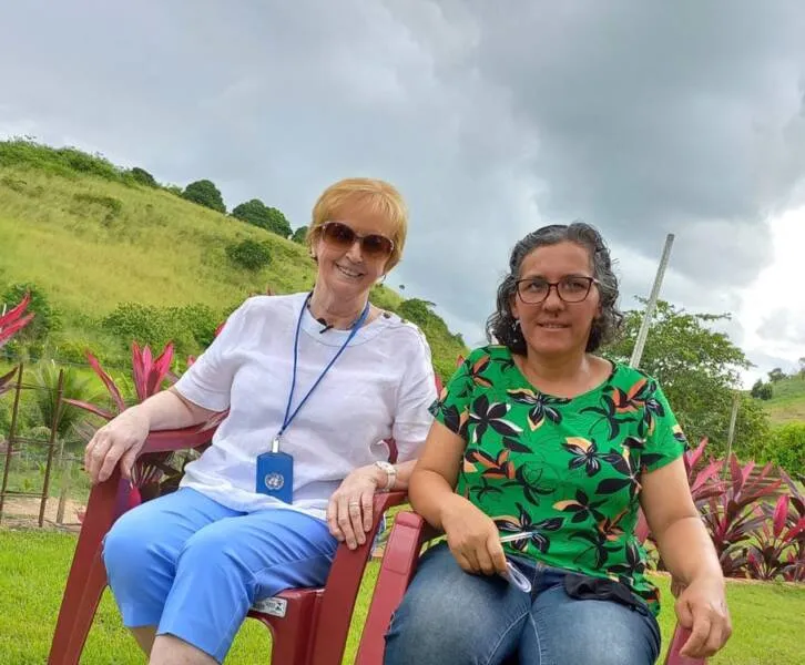 Na foto: Jean Quinn, representante da ONU (de branco) e Maria José Cavalcante, a grande homenageada (de verde)
