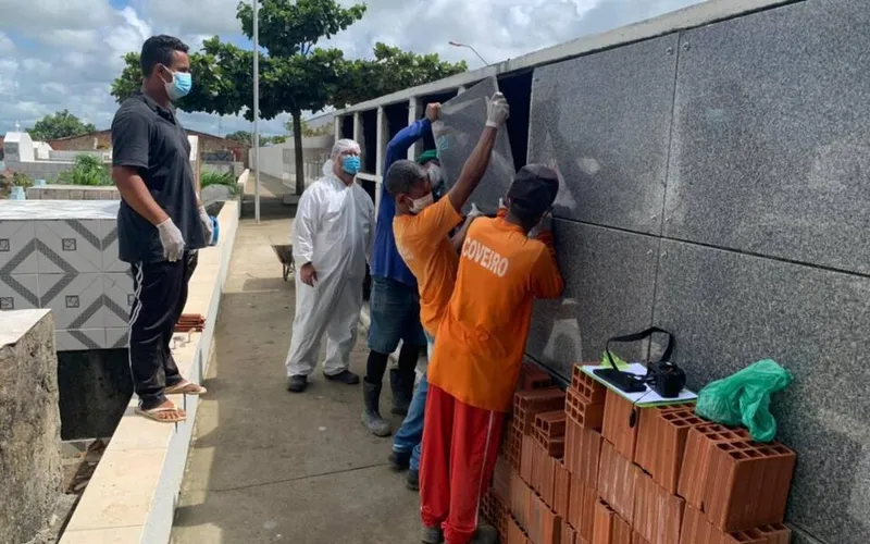 Imagem ilustrativa da imagem APÓS IMPASSE, 15 CORPoS DE INDIGENTES SÃO SEPULTADOS EM RIO LARGO