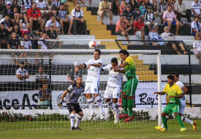 Arapiraca, 28 de junho de 2015Lance do jogo entre ASA X Cuiabá, em partida válida pela 5ª rodada da Série C do Campeonato Brasileiro, realizado no Estádio Municipal Coaracy da Mata Fonseca, o Fumeirão, em Arapiraca, Alagoas – Brasil.
Foto: Ailton Cruz
