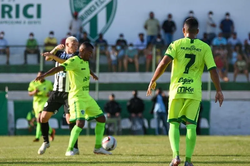 Jogadores do Murici em ação contra o ASA, mas neste sábado vão enfrentar o CSE, pelo Campeonato Alagoano